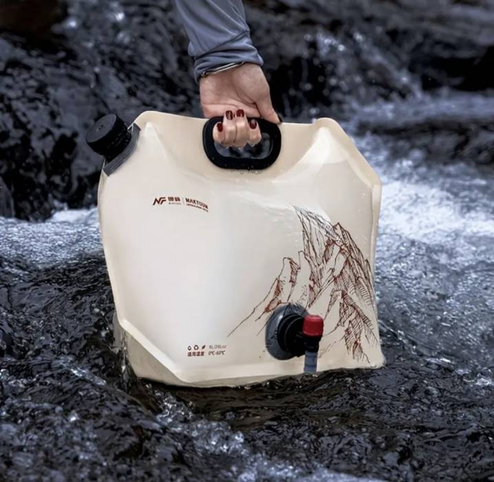Канистра для воды с краном, объём 7,9 л