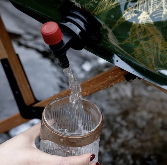 Канистра для воды с краном, объём 7,9 л