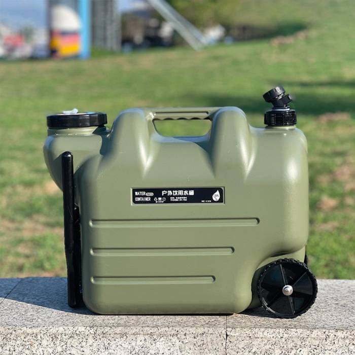 Канистра для воды с ручкой и колесами, 28 л