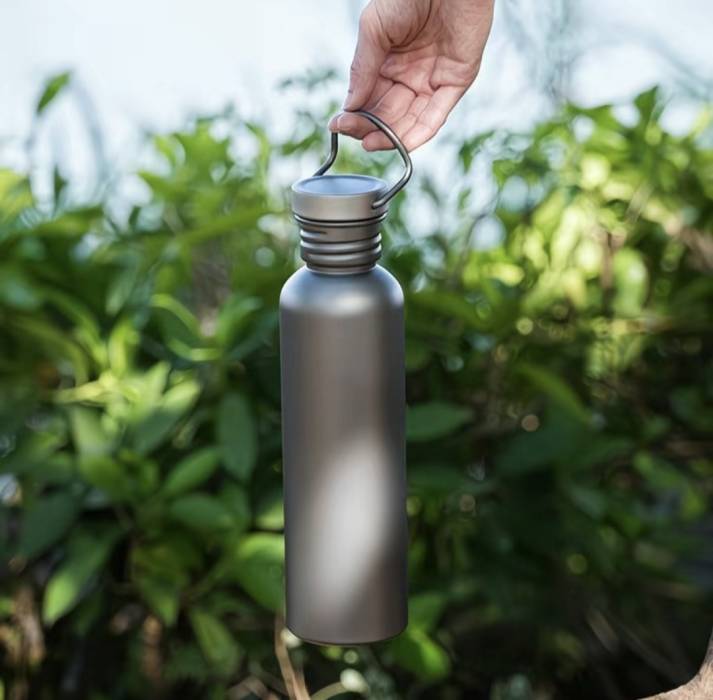 Титановая бутылка 750 мл в неопреновом чехле