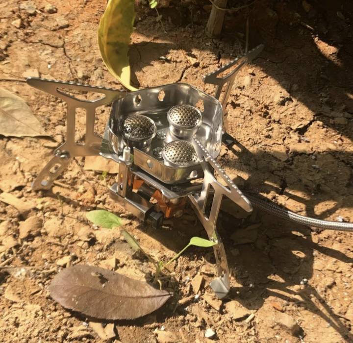 Туристическая газовая горелка с тремя соплами