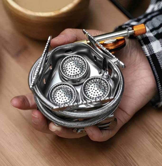 Туристическая газовая горелка с тремя соплами