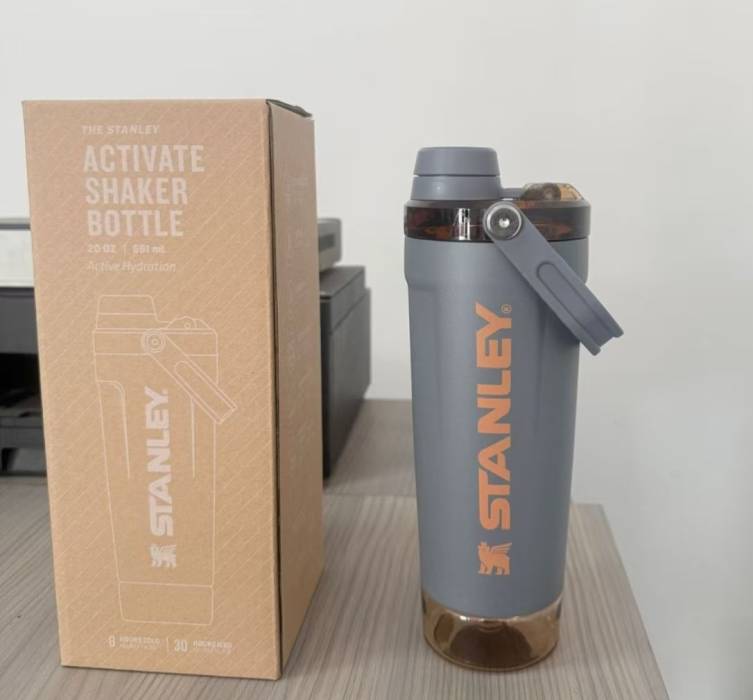 Шейкер Stanley Activate Shaker Bottle (0,59 л)